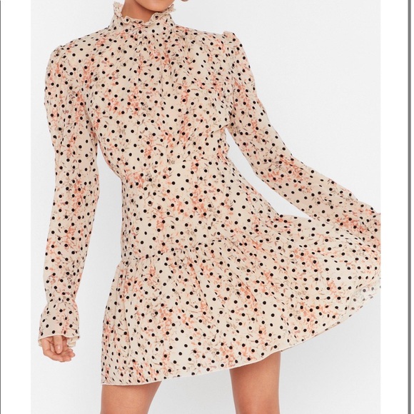 Very cute flower pattern with polka dot dress. - Picture 2 of 5